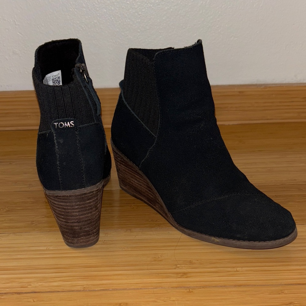 Toms size 7 wedge black ankle booties